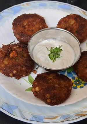 कुरकुरीत उपवासाचे पॅटीस (Upvasache patties recipe in marathi) रेसिपी चे मुख्य फोटो 