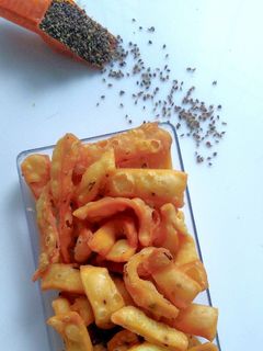 नमकपारे (Namakpare recipe in Hindi) रेसिपी मुख्य फोटो