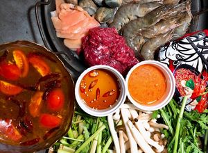 Hình của món Lẩu Thái Hải Sản, Bò, Gà.