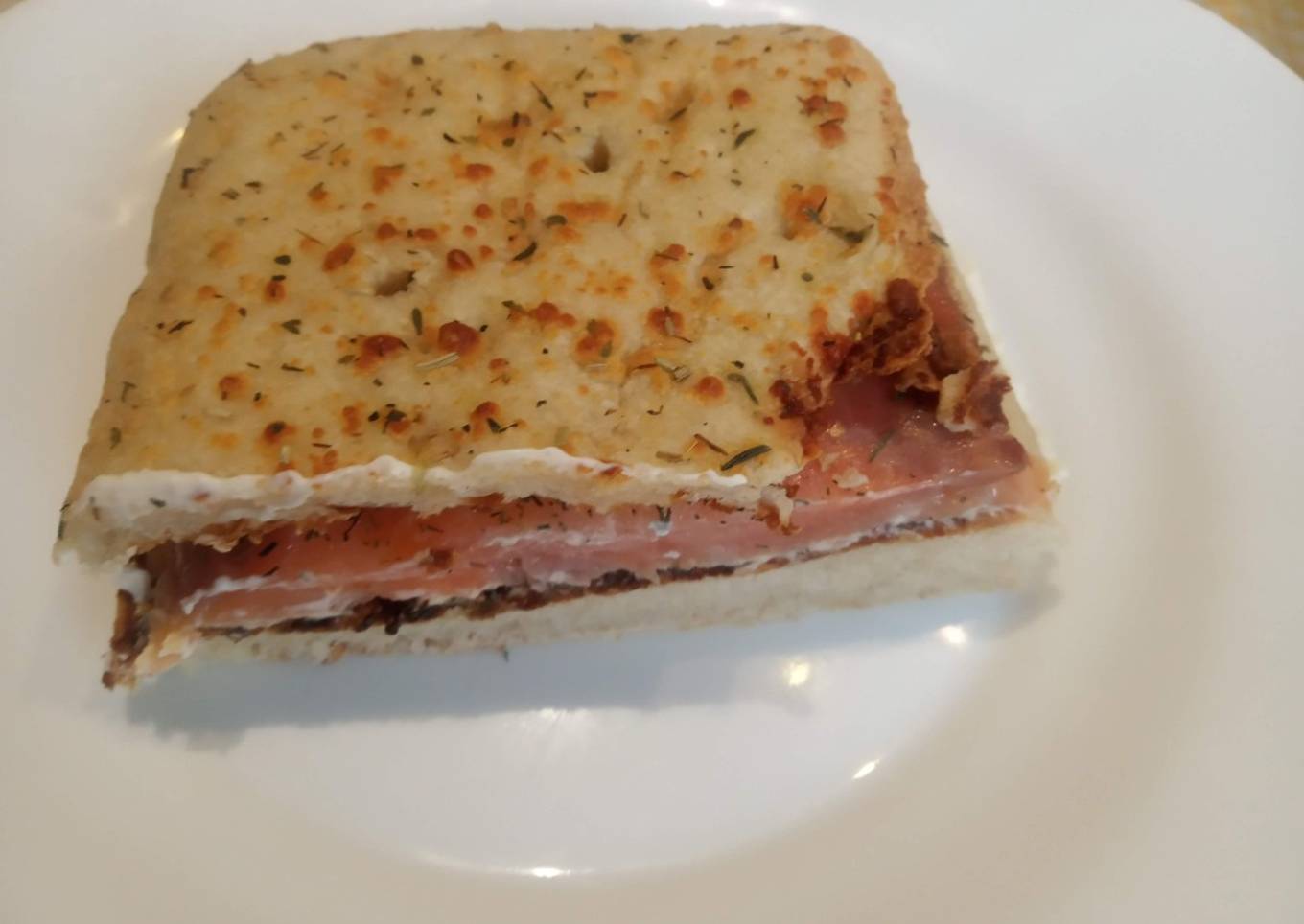 Focaccia con queso Philadelphia y salmón ahumado