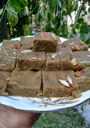 A picture of Gur papdi.