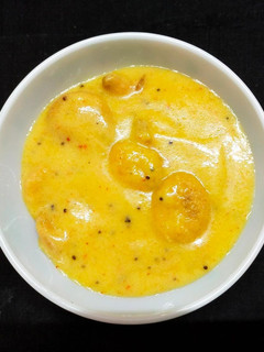 पकौड़ी की कढ़ी (pakodi ki kadhi recipe in Hindi) रेसिपी मुख्य फोटो
