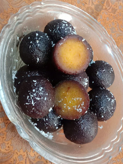 इंस्टेंट काला जामुन(Instant Kala Jamun recipe in hindi) रेसिपी मुख्य फोटो