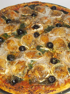 Una foto de Pizza económica con rulo de queso de cabra (Glaciar)