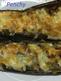 Una foto de Berenjenas rellenas con cebolletas y bacon