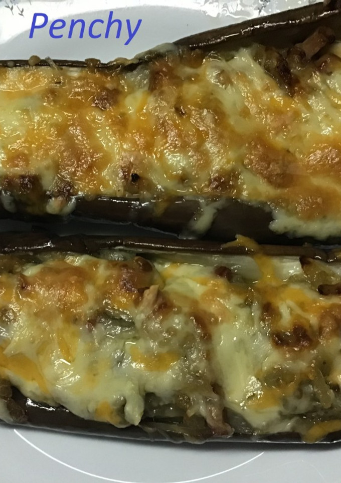 Una foto de Berenjenas rellenas con cebolletas y bacon