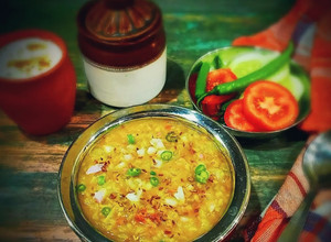 A picture of Dal khichdi (one pot).
