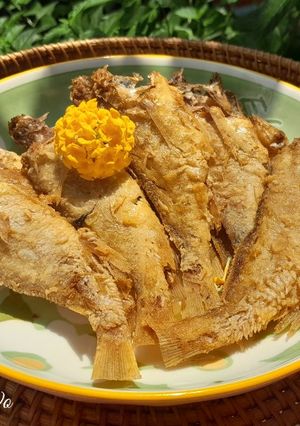 Hình của món Cá một nắng lăn bột chiên giòn.