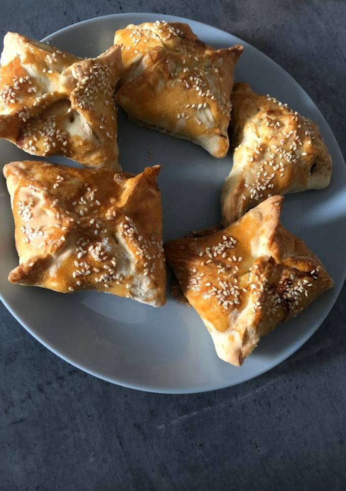 Слойки з куркою та грибами