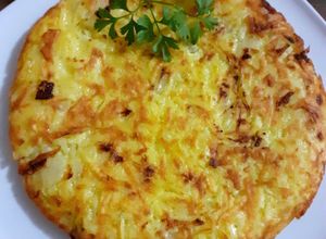 Una foto de Tortilla Rösti - Tortilla de Papa rallada Fácil al estilo Suizo
