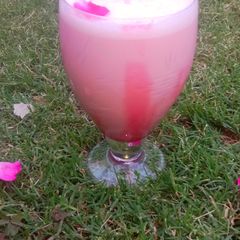 A picture of Rose Milk Shake.