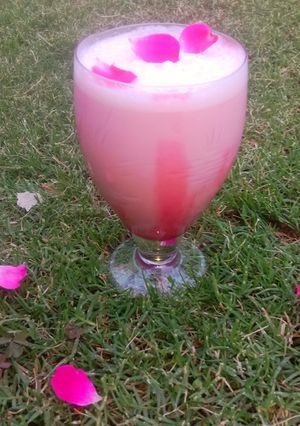 A picture of Rose Milk Shake.