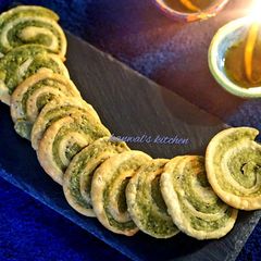 A picture of Pinwheel spinach Mathri.