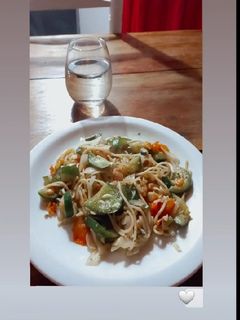 Una foto de Wok de verduras (con fideos)