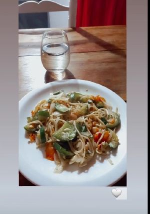 Una foto de Wok de verduras (con fideos)