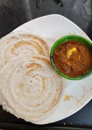 A picture of Crispy Dosa with broken egg curry.