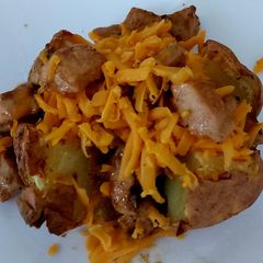 Jacket Potato filled with Chicken in Peppercorn Sauce. 🤩 A picture of Jacket Potato filled with Chicken in Peppercorn Sauce. 🤩.