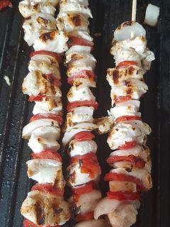Una foto de Pinchos de pollo 🍢