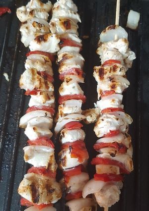 Una foto de Pinchos de pollo 🍢