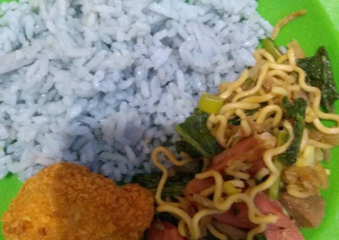 Nasi uduk bunga Telang
