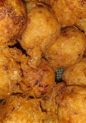 A picture of Yam balls with fish.