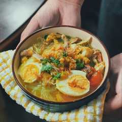 A picture of Soto Lamongan.