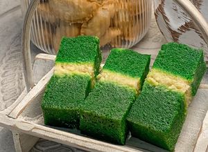 Gambar Kek Lumut Cheese Sarawak Sedap Ya Ampuuunnn | Raya Terkejut Jadi Kek Pun Terkejut Raya Ke2 Baru Siap