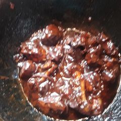 A picture of Chicken with soybean sauce.