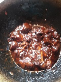 A picture of Chicken with soybean sauce.