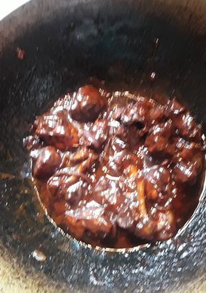 A picture of Chicken with soybean sauce.