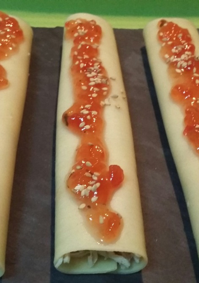 Una foto de Canelones rellenos de pavo en su salsa con mermelada de tomate