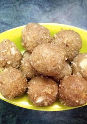 A picture of Coconut Ladoo.