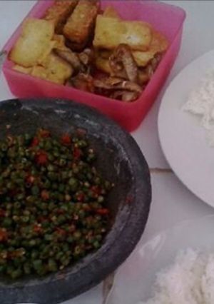 Foto resep Sambal terasi & kacang panjang mentah