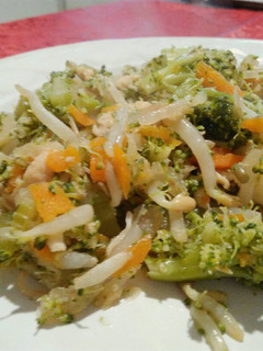 Una foto de Chop suey con pollo