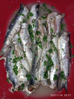 Una foto de Sardinas en microondas