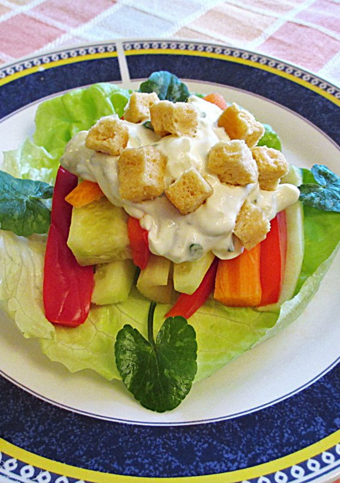 Una foto de Crudites de verdura variada con crema de queso- fácil