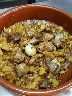 Una foto de Conejo al ajillo a la cazuela estilo campero