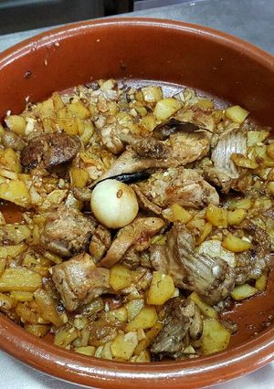 Una foto de Conejo al ajillo a la cazuela estilo campero