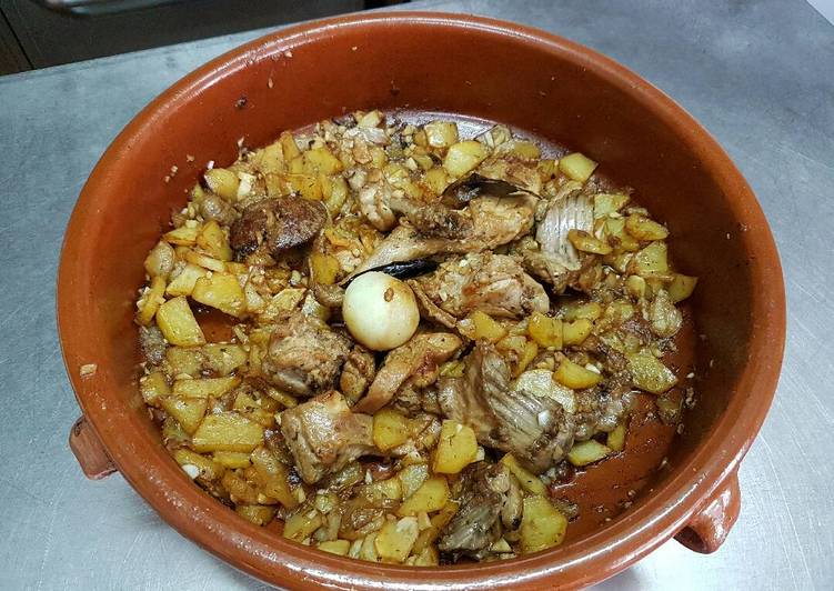 Conejo al ajillo a la cazuela estilo campero