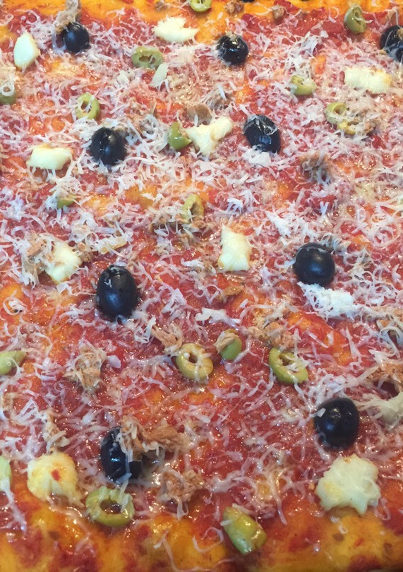 صورة لوصفة بيتزا بحجم عاءلي اممم😋😋😋😋