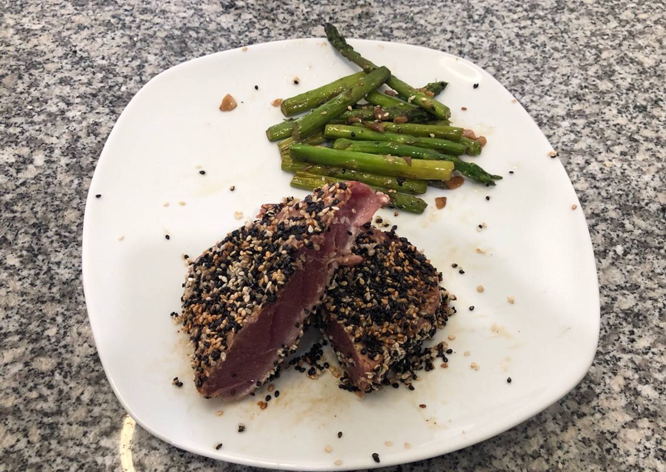 Atún en Costra de Ajonjolí