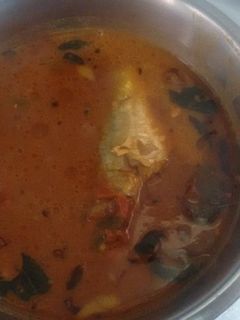 மீன் குழம்பு(meen kulambu recipe in tamil செய்முறை முக்கிய புகைப்படம்