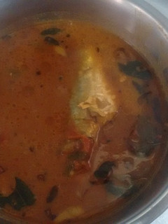 மீன் குழம்பு(meen kulambu recipe in tamil செய்முறை முக்கிய புகைப்படம்