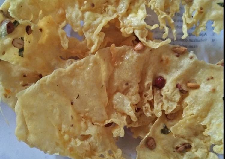 Rempeyek kacang renyah