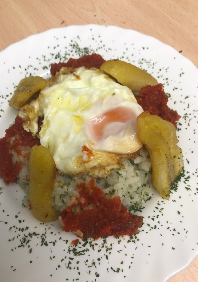 Una foto de 271. Arroz a la cubana (principal arroz)