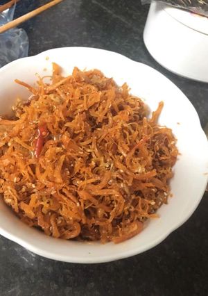 Hình của món Gà xé cay.