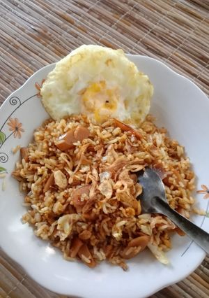 Foto resep Nasi goreng gila ala saya bahan seadanya