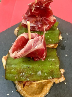 Una foto de Milhojas ibéricas