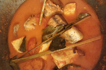 Langkah Mudah untuk Menyiapkan Ikan Tongkol asam pedas yang Lezat