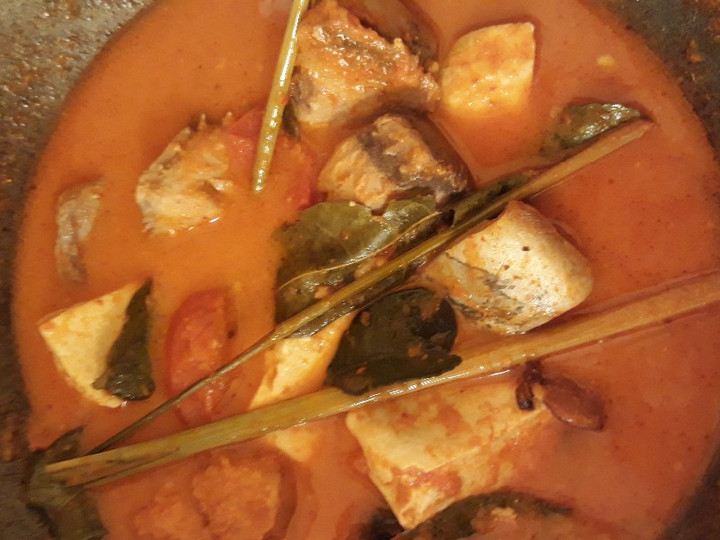 Langkah Mudah untuk Menyiapkan Ikan Tongkol asam pedas yang Lezat